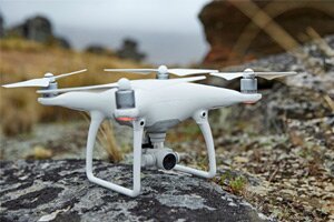 Квадрокоптер DJI Phantom 4